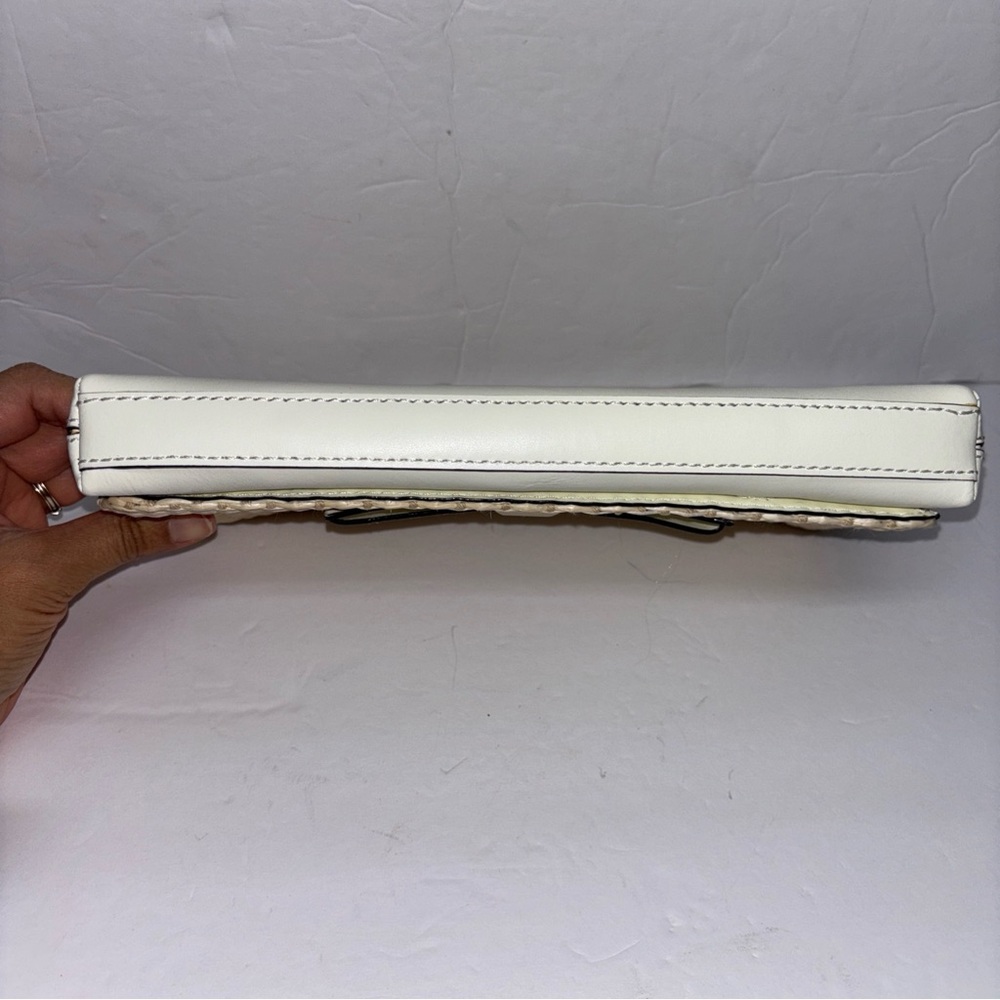 Kate Spade New York Montford Park Straw & White w/ Gold Clutch/Purse - Picture 4 of 15